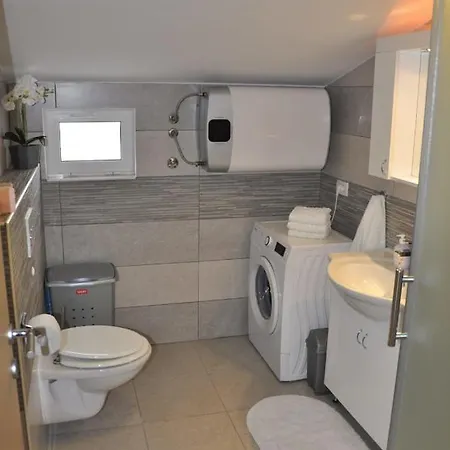 Apartment Doni *